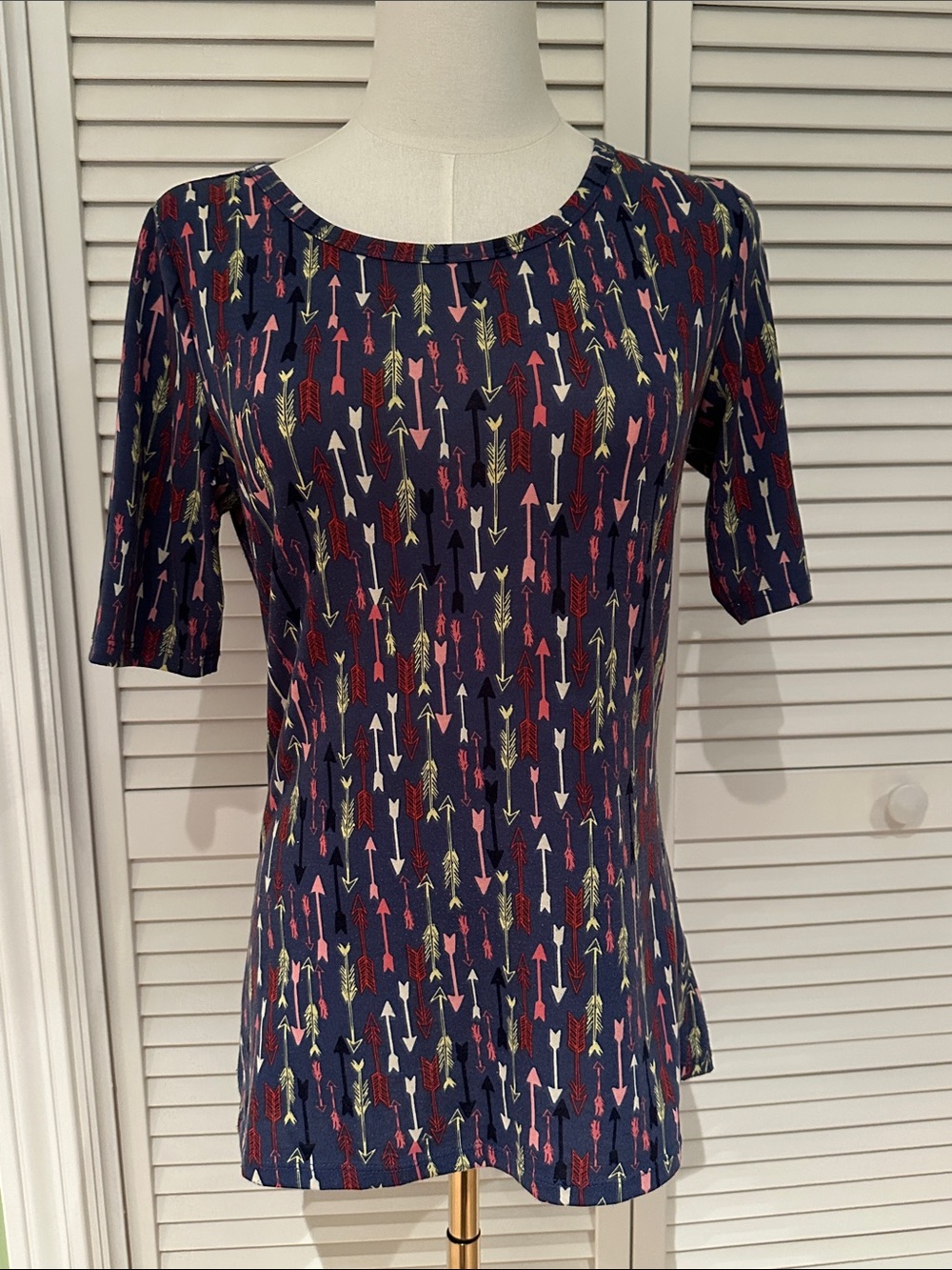 LuLaRoe Navy Short Sleeve Top with Multicolor Arrow Print